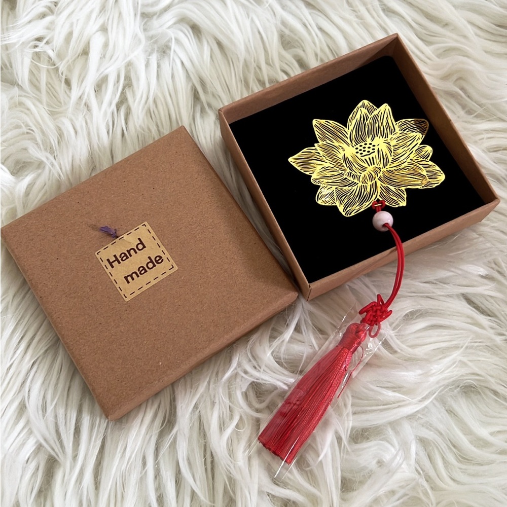 Free with purchase: Hand Made Book Tag